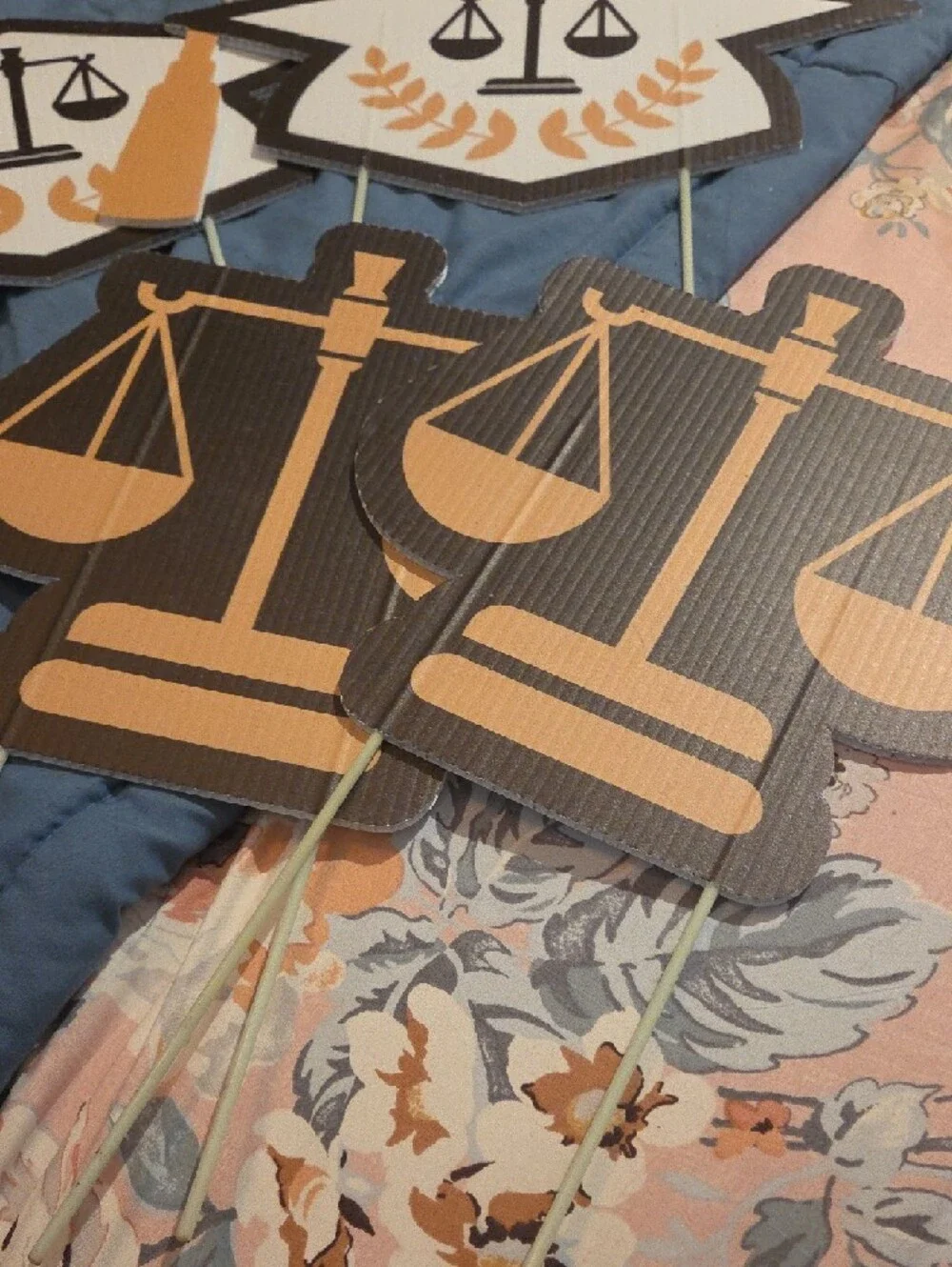 Big Dot of Law School Grad Party/lawn Picks-Front Door Sign Black & Gold